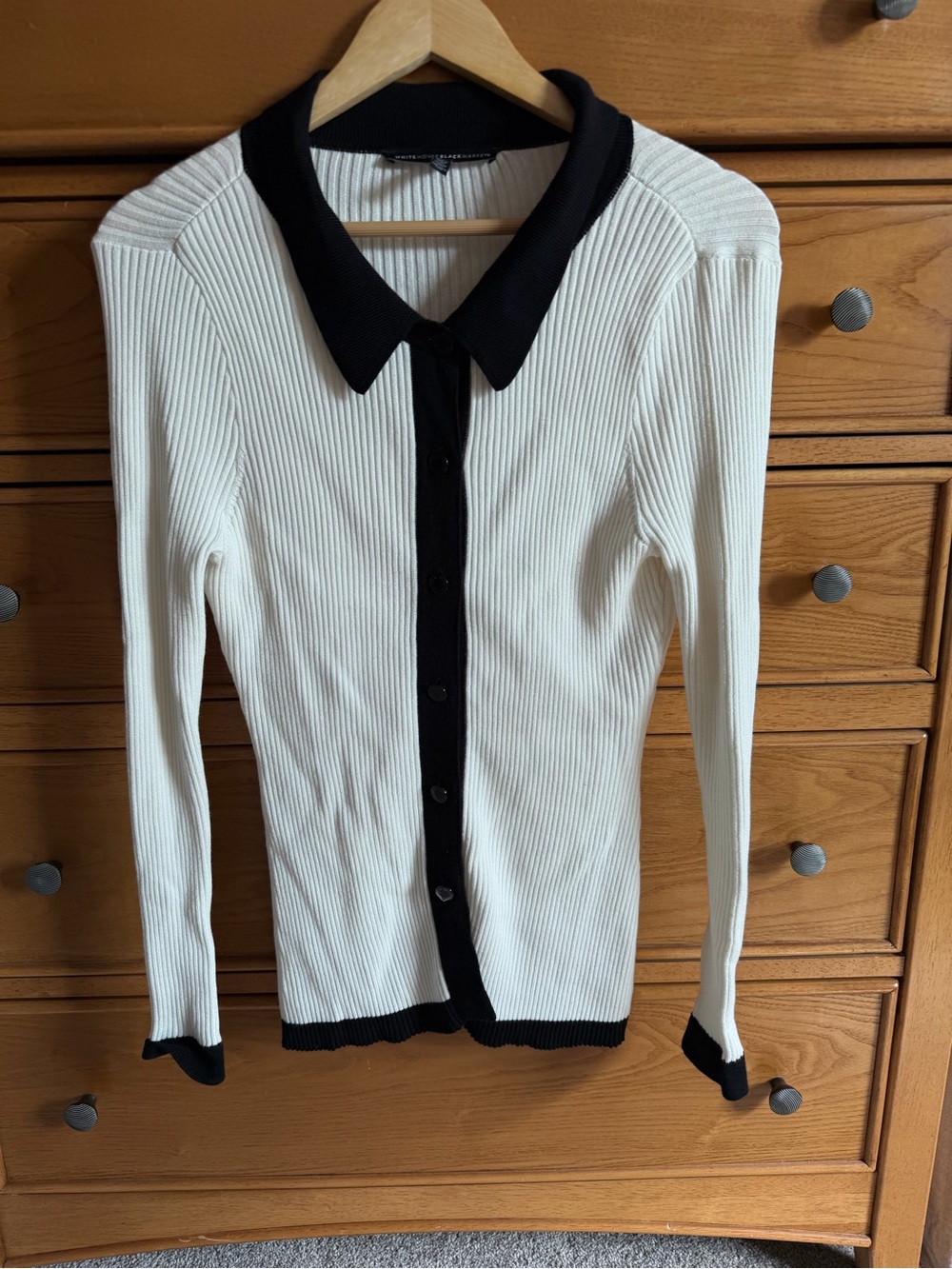 White House Black Market Shell Cardigan Womens Size M Ivory Black Ribbed Jumper